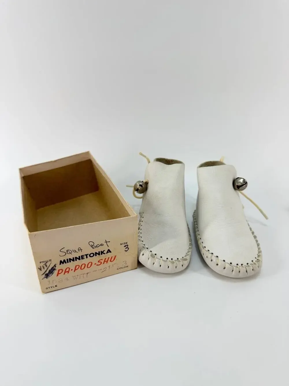 Vintage Minnetonka PA POO SHU Baby Boots White Leather Size 3 Moccasins